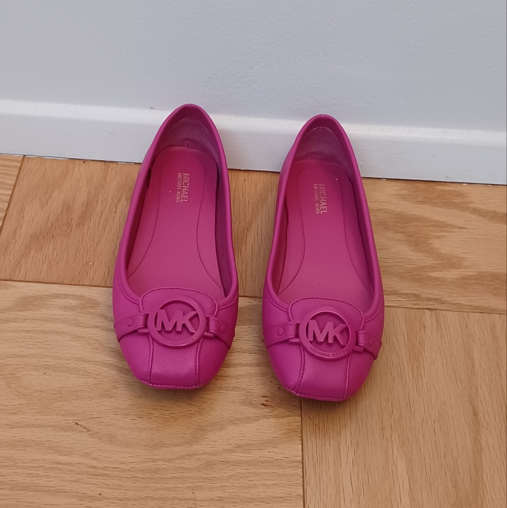 Michael Kors Pink Loafers Size(7)